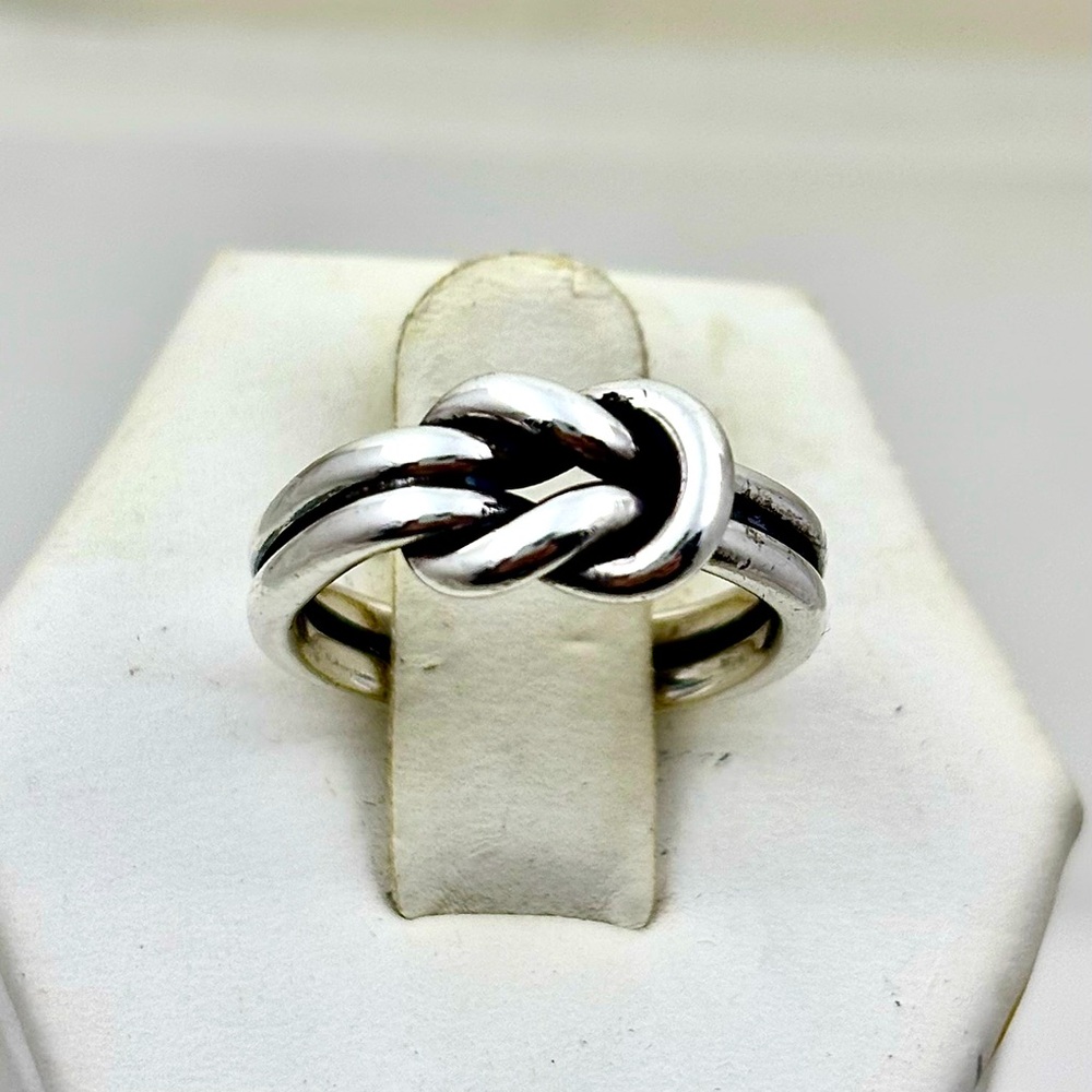 James Avery Sterling Silver LOVERS KNOT Ring - Size 5.25